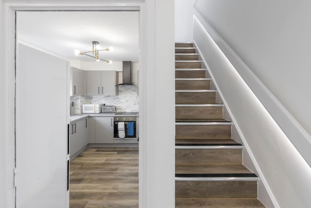 Shard View 2Br Next Tower Bridge Apartment London Exterior photo