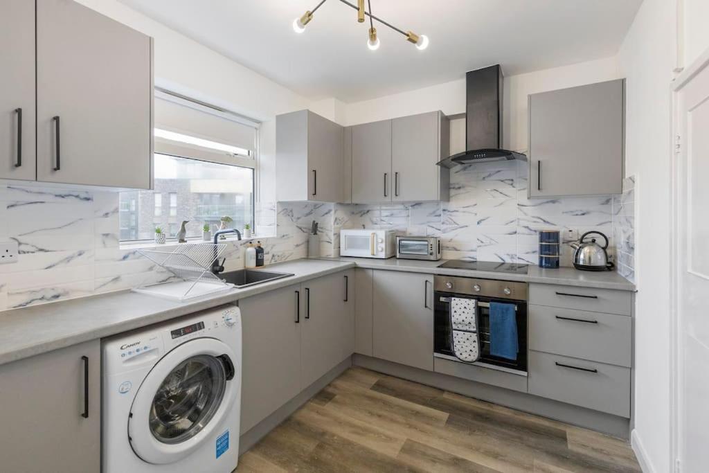 Shard View 2Br Next Tower Bridge Apartment London Exterior photo